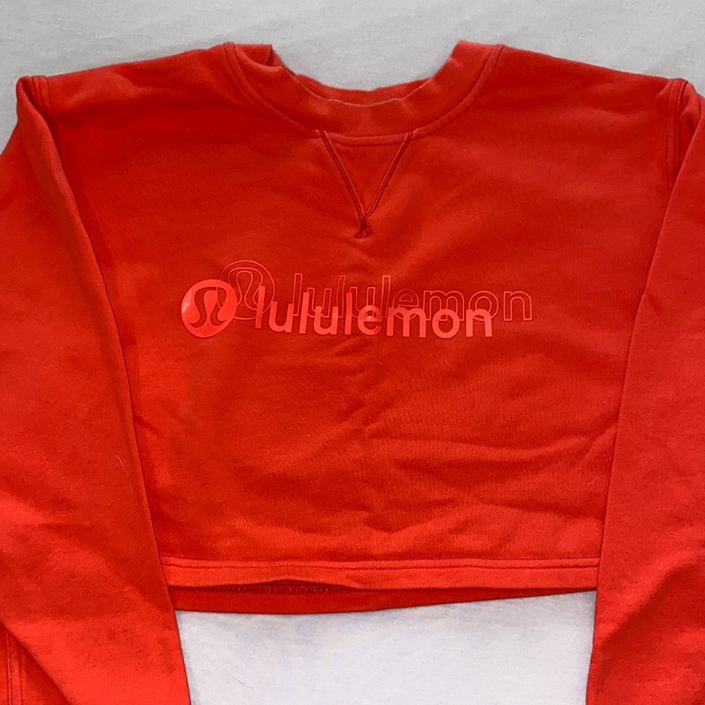 LULULEMON crop sweatshirt